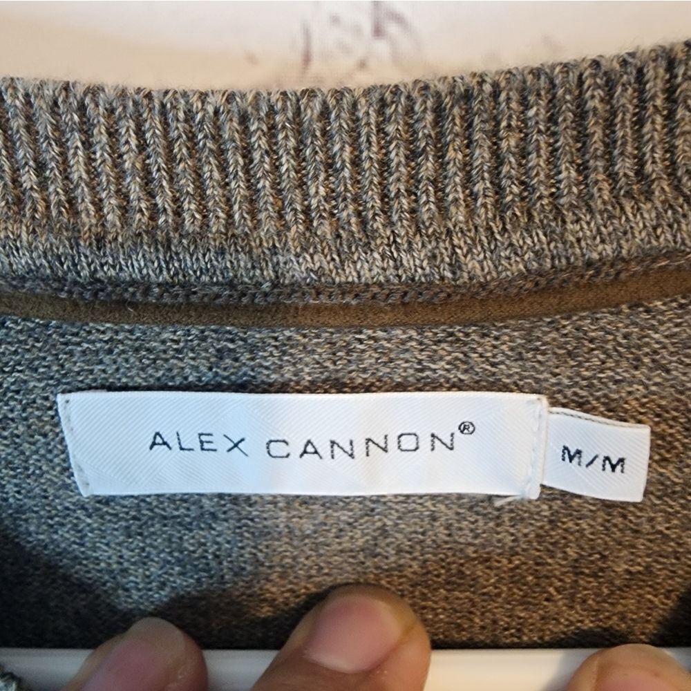 Men's Alex Cannon V-Neck sweater, size Medium - Picture 2 of 4